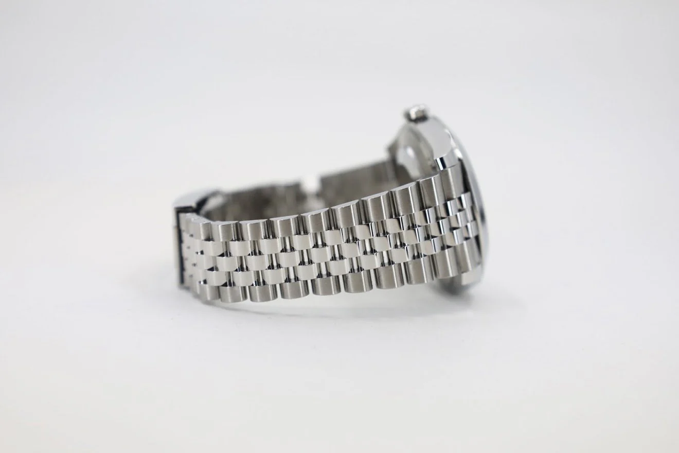 rolex-datejust-41-stainless-steel-blue-roman-dial-smooth-bezel-jubilee-bracelet-126300-854319_1024x1024@2x