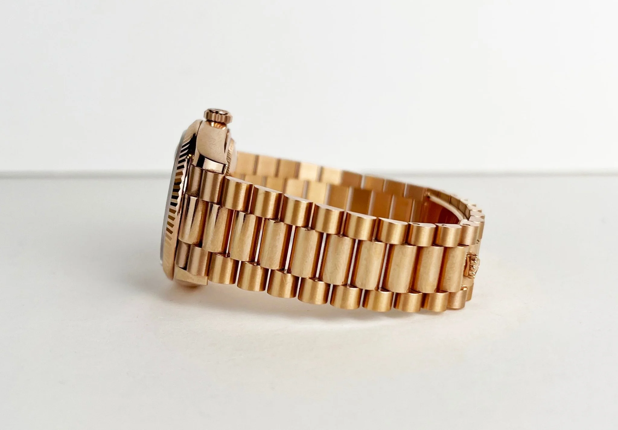 rolex-day-date-36-rose-gold-brown-ombre-diamond-dial-fluted-bezel-president-bracelet-128235-940787_1024x1024@2x