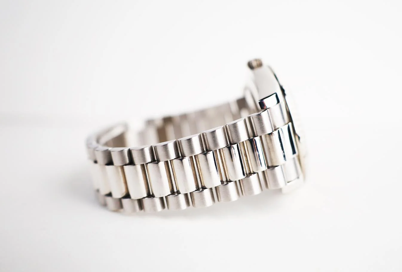 rolex-day-date-36-white-gold-silver-diamond-dial-fluted-bezel-oyster-bracelet-218239-312318_1024x1024@2x