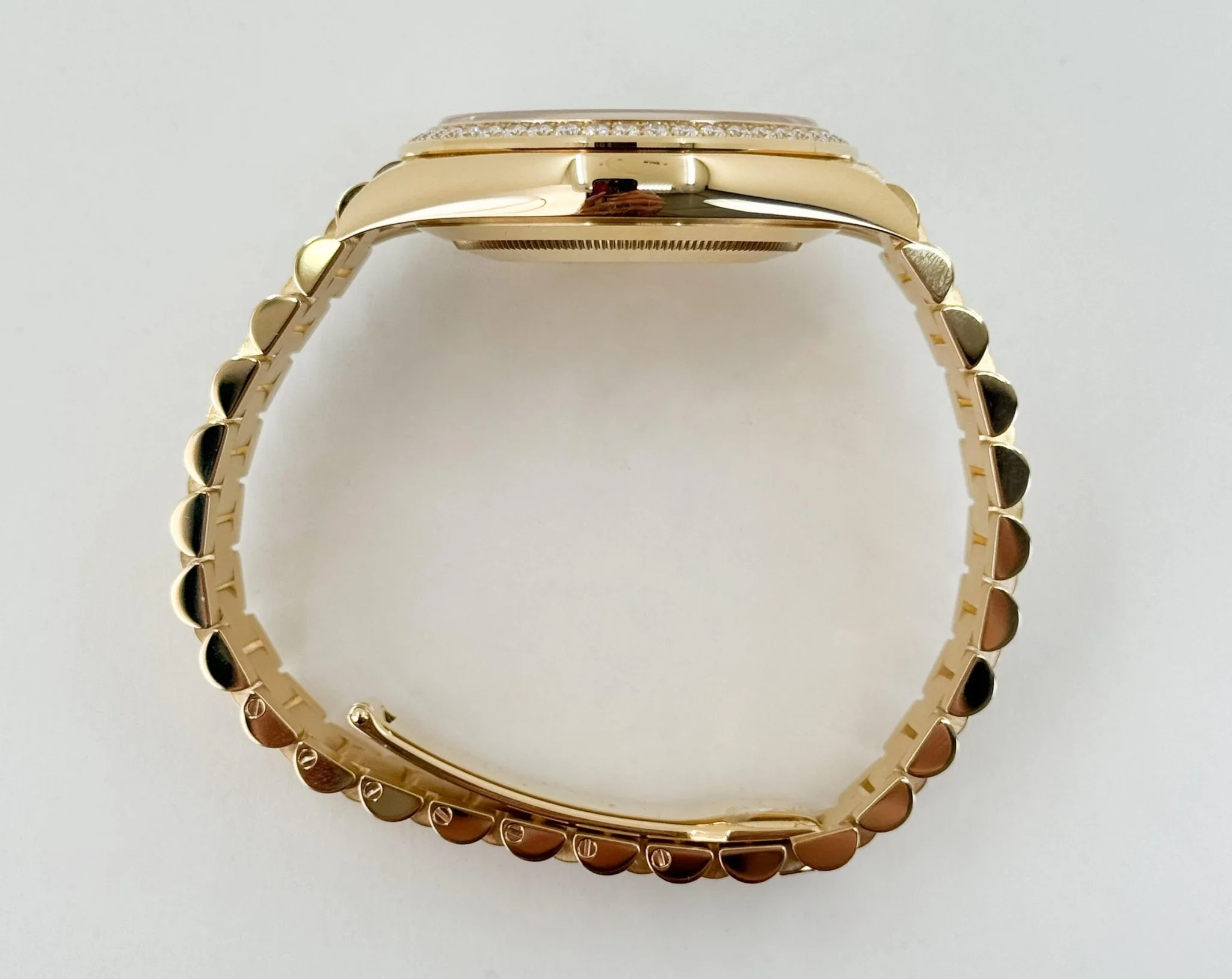 rolex-day-date-40-yellow-gold-champagne-diamond-dial-diamond-bezel-president-bracelet-228348rbr-563824_1024x1024@2x