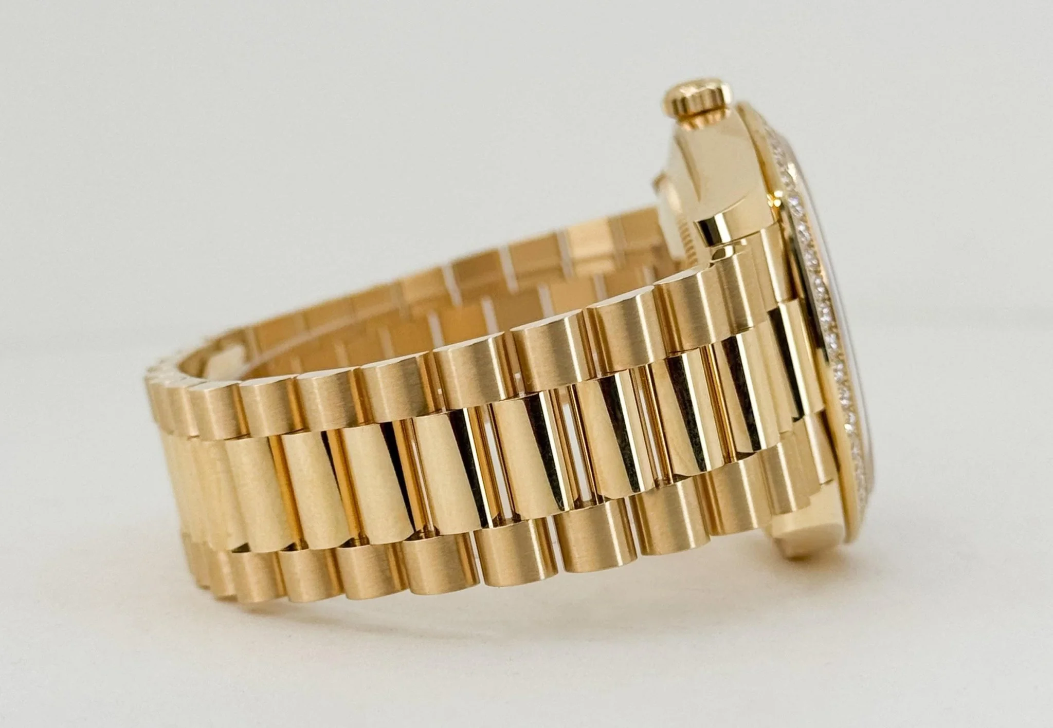 rolex-day-date-40-yellow-gold-champagne-diamond-dial-diamond-bezel-president-bracelet-228348rbr-739610_1024x1024@2x