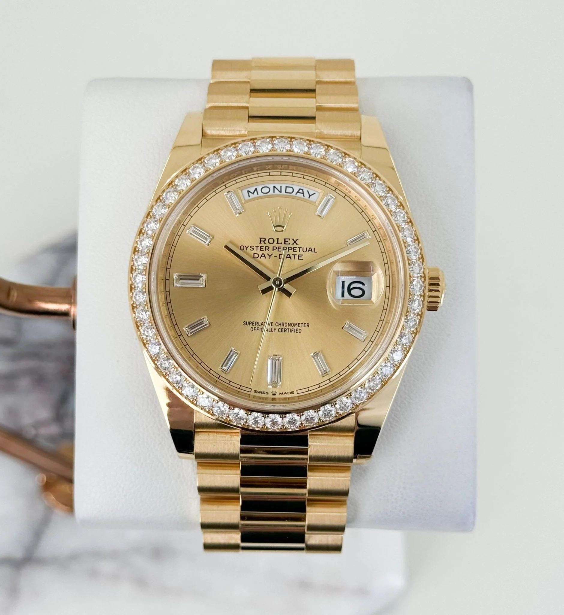rolex-day-date-40-yellow-gold-champagne-diamond-dial-diamond-bezel-president-bracelet-228348rbr-929205_1024x1024@2x