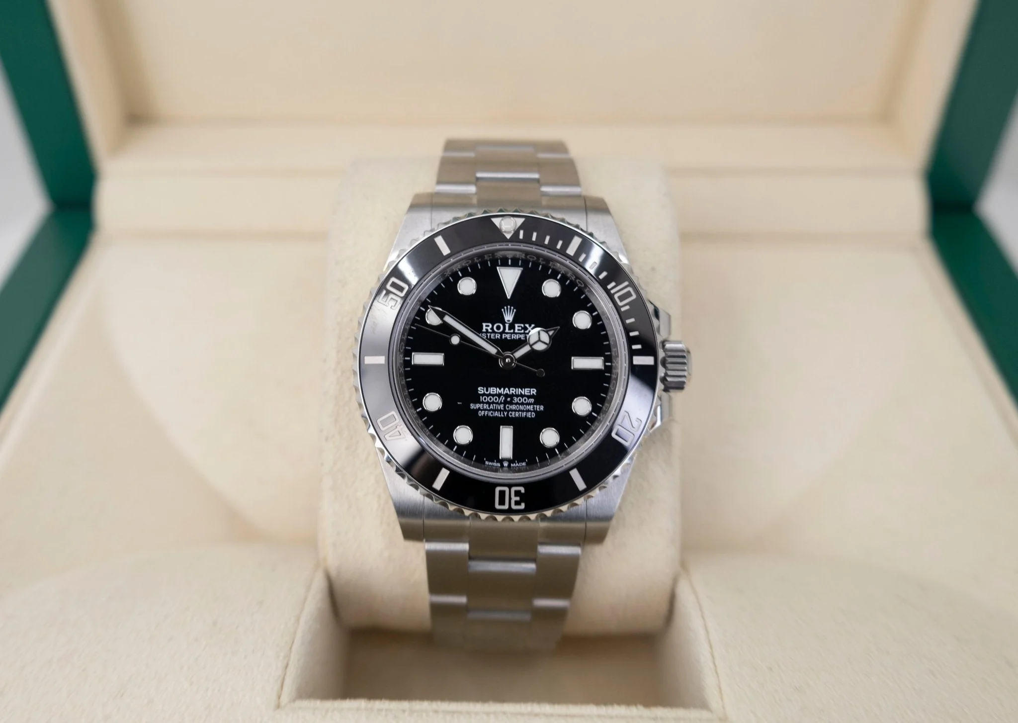 rolex-submariner-date-stainless-steel-black-dial-ceramic-bezel-oyster-bracelet-116610ln-102247_1024x1024@2x