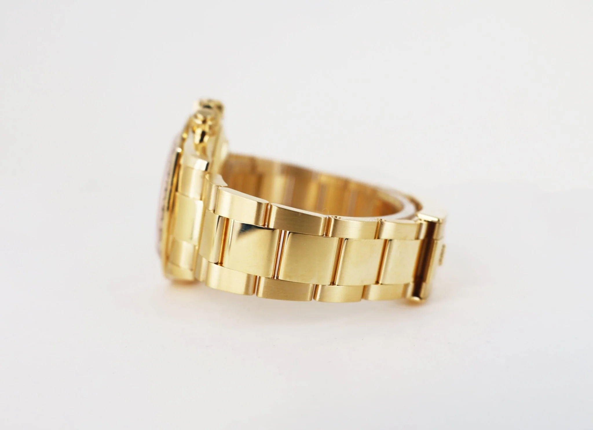 rolex-yellow-gold-cosmograph-daytona-40-watch-champagne-and-index-dial-116508-chbki-255388_1024x1024@2x