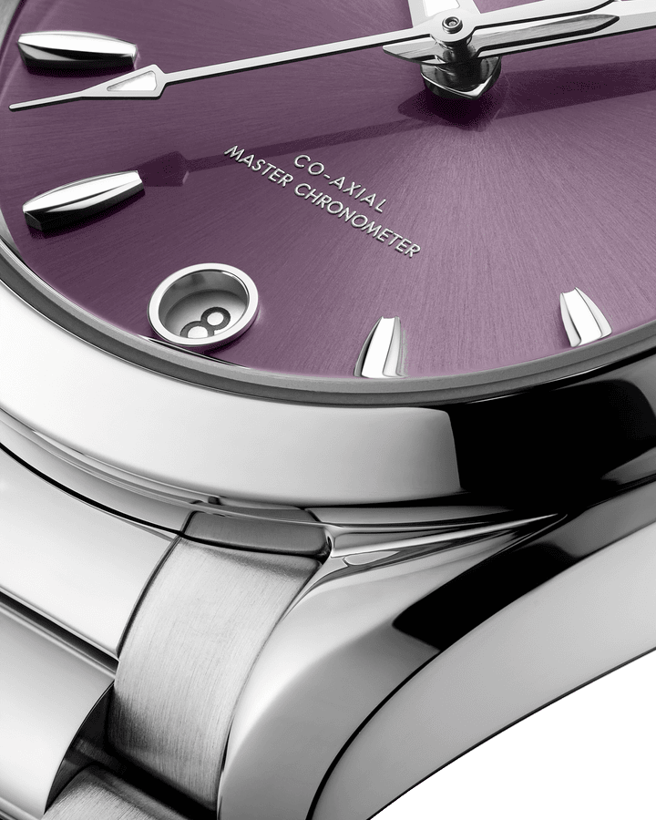 omega-seamaster-aqua-terra-shades-co-axial-master-chronometer-34-mm-22010342010002-portrait-2-c18728